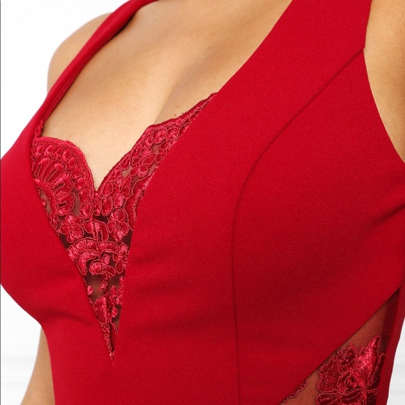 De Ensueño Lace Burgundy Maxi Dress - Picture 4 of 5